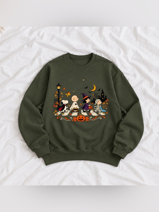 Gildan Tops - Forest Green Halloween Peanuts Crewneck Sweatshirt